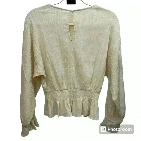 Small Lush Cream Color Top | Slim Waist - Picture 2 of 2